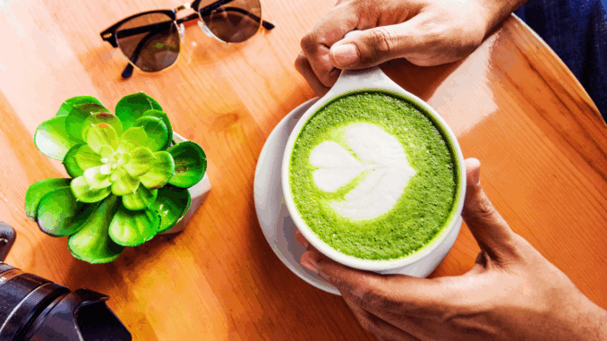 cmg_symbolbilder_ - 2025-08-20T124353.537 Matcha Latte (über Scopio Images)