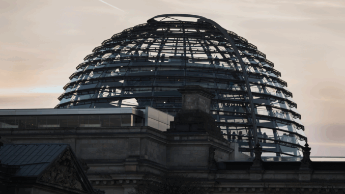 CSU gefährdet Energiewende – während Superreiche Steuern umgehen