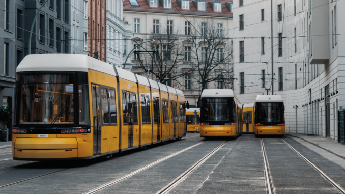 Straßenbahn (über Kyryl Gorlov's Images)