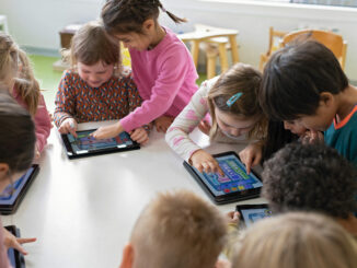 Vier- bis Siebenjährige lernen Programmieren in niedersächsischen Bibliotheken