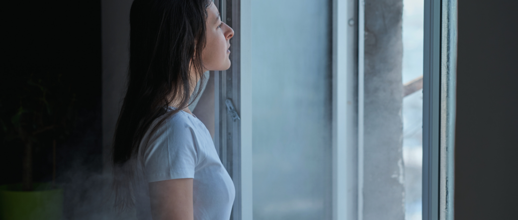 Raumklima im Winter: Mit Stoßlüften Schimmel und Energieverlust vermeiden