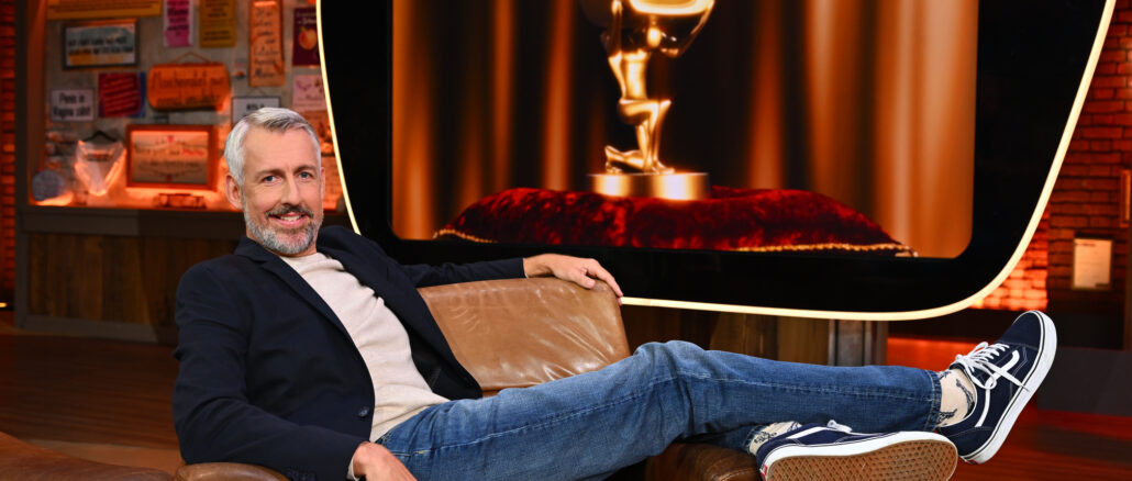 Quiz mit “TV total”-Humor: Pufpaff stellt Promis die schrägsten Fragen aus der Fernsehwelt