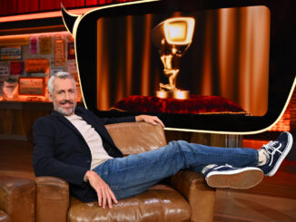 Quiz mit “TV total”-Humor: Pufpaff stellt Promis die schrägsten Fragen aus der Fernsehwelt