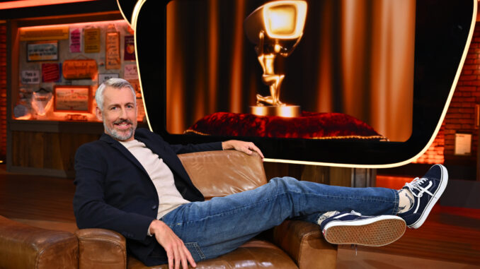 Quiz mit “TV total”-Humor: Pufpaff stellt Promis die schrägsten Fragen aus der Fernsehwelt