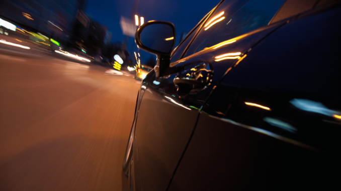 Nachtfahrt: Wie Schlafmangel die Fahrtüchtigkeit wie Alkohol beeinträchtigen kann